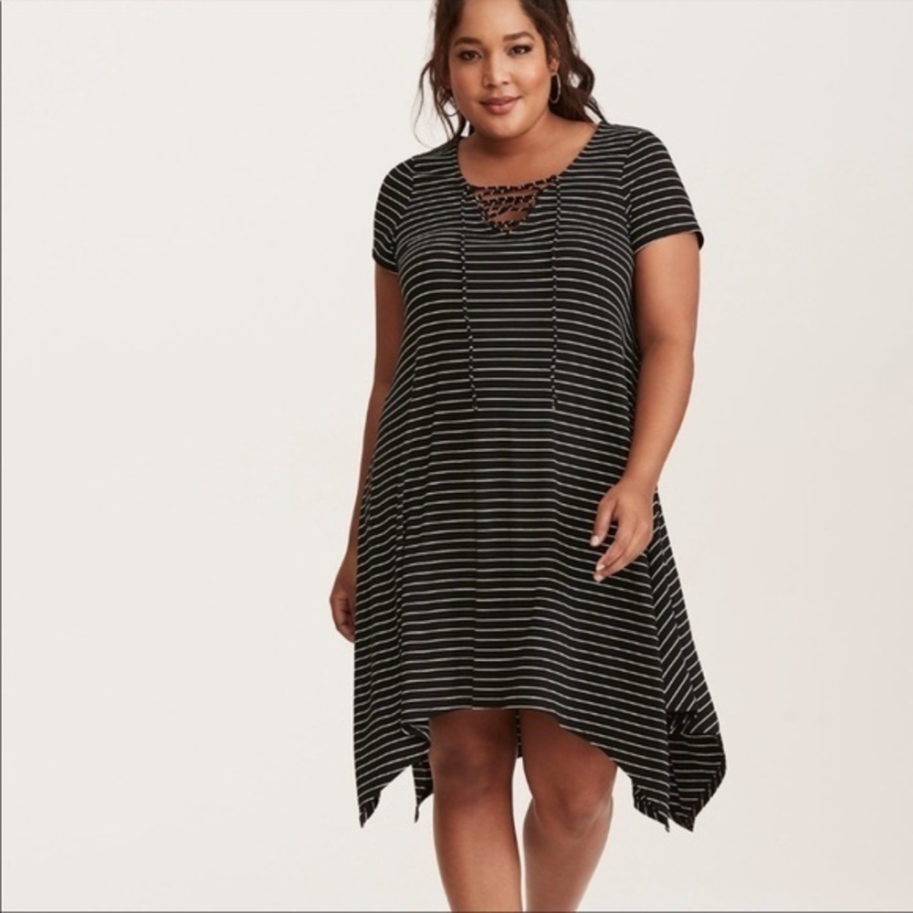 Torrid | 00 Lace Up Trapeze Dress Black & White